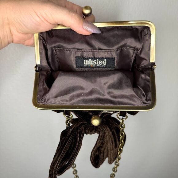 VTG Unlisted Kenneth Cole Kisslock Bow Purse in Brown Ruched Velvet & Brass - Picture 6 of 10